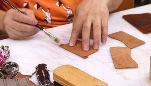 CRfid75034's tweet image. En la preparacion de cartera para un cliente. 
Todos nuestros productos son 100% echos a mano.
CONSIGUE EL TUYO YA.