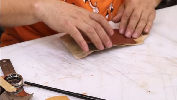 CRfid75034's tweet image. En la preparacion de cartera para un cliente. 
Todos nuestros productos son 100% echos a mano.
CONSIGUE EL TUYO YA.