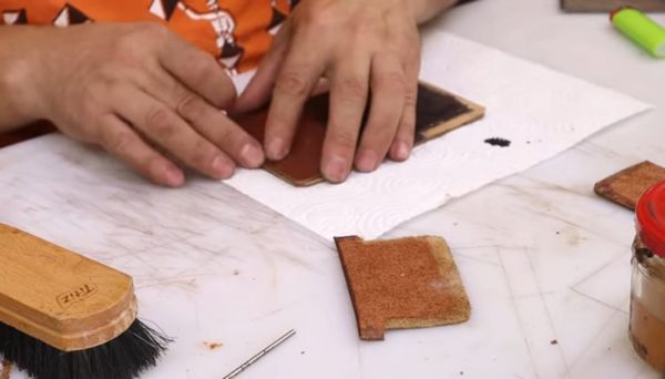 CRfid75034's tweet image. En la preparacion de cartera para un cliente. 
Todos nuestros productos son 100% echos a mano.
CONSIGUE EL TUYO YA.