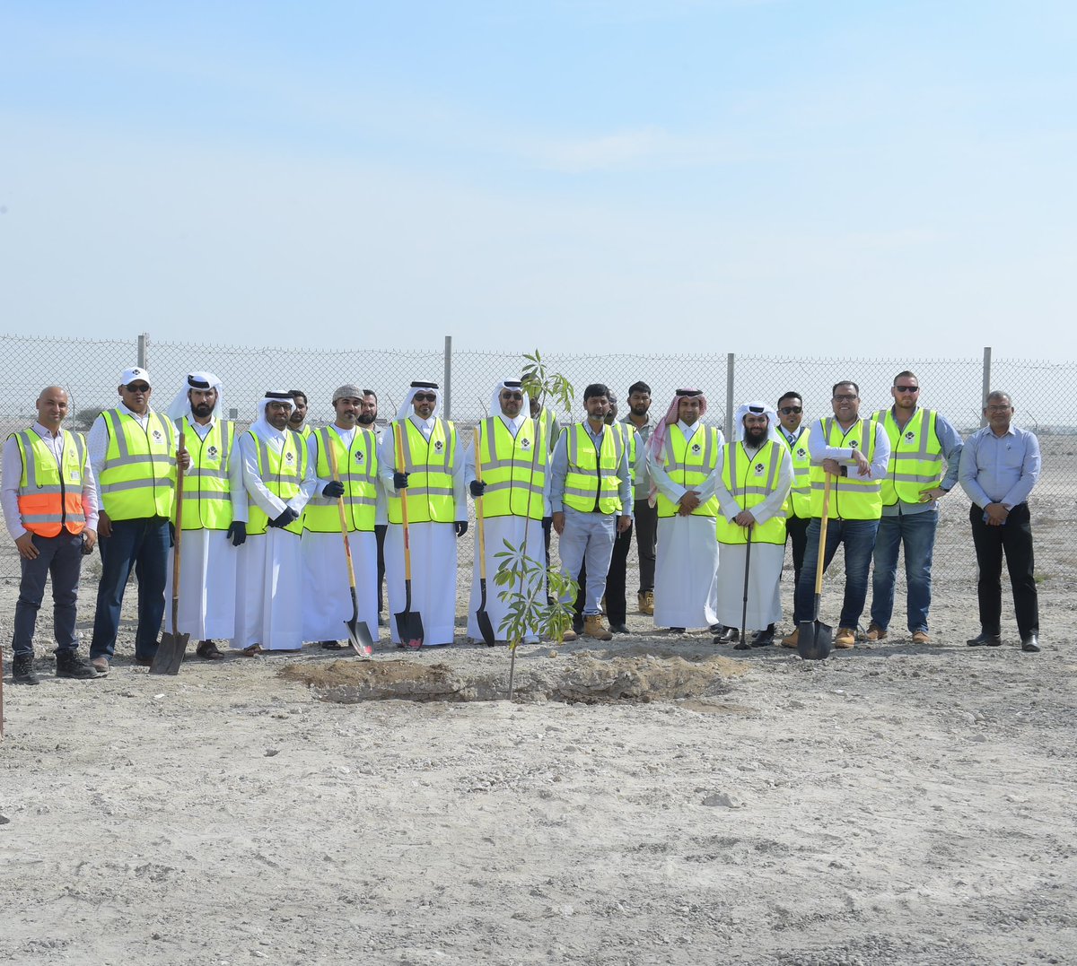 Within Qatar Sustainability Week, Alawalia, in cooperation with the Ministry of Municipality, planted trees at the company’s recycling site, in the presence of the company’s CEO and representatives of the Ministry of Municipality in the Rawdat Rashed area.

@QatarSW <a href="/albaladiya/">وزارة البلدية | Ministry Of Municipality</a>
