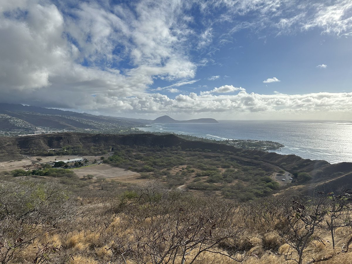 kunerksterphoto's tweet photo. We climbed a dormant volcanoβ¦#alohabitches https://t.co/Hy918ZcsTx