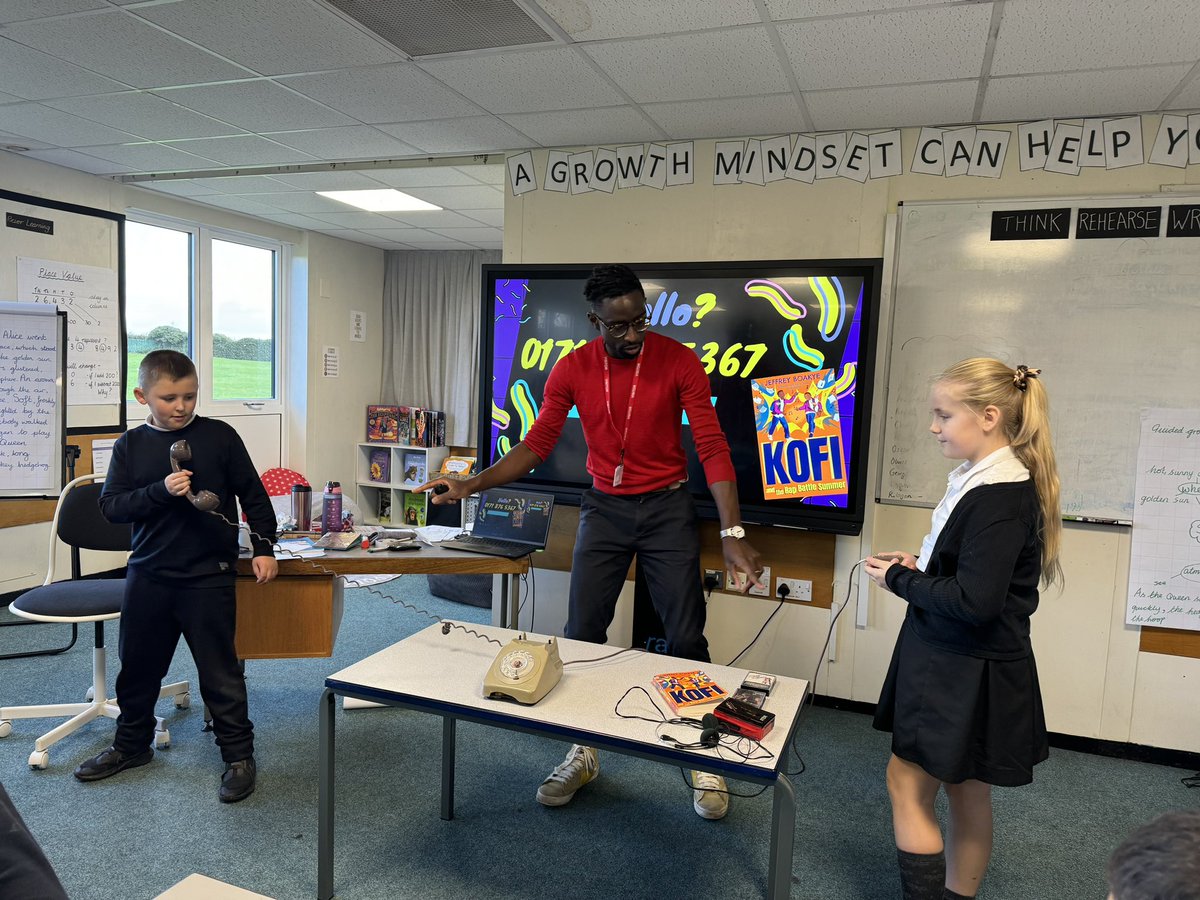 ElpRosedale's tweet photo. Y4/5 & Y6 had an exciting session with Jeffrey Boakye, author of Kofi, this morning. We had battle raps, a flashback to the past and an icon sing along to some 90โs tunes (well, the adults certainly did!). #RPSReading #RosedaleReaders https://t.co/0hsWU8Y4eN