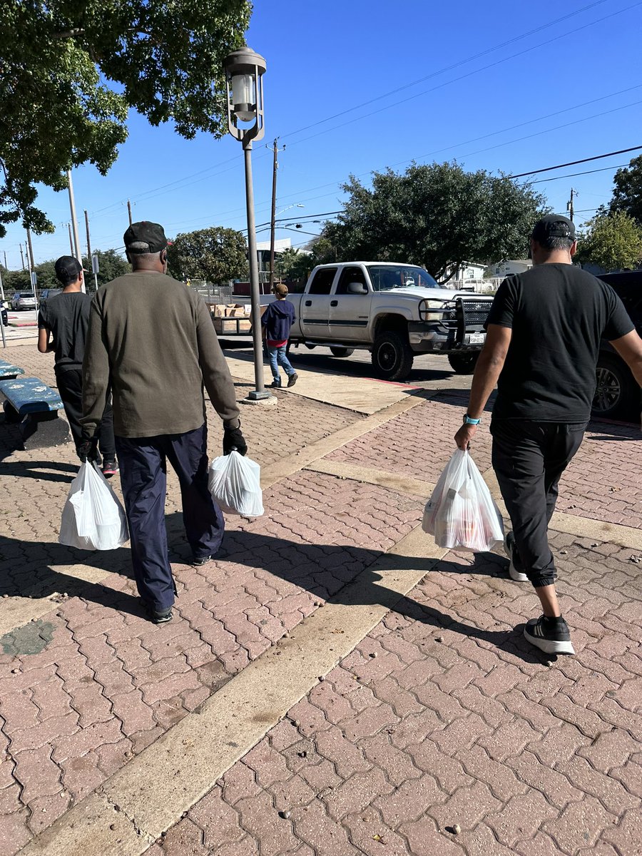 EISD_Support's tweet photo. CommUNITY 💜💜💜Thank you to all the schools who participated in the Food Drive 💜  The pantry is complete stocked again 💜 

Thank you Mr. Payne and Pastor Lucas, Nathaniel and Lucas from Mosaic Church for volunteering today to help gather the food 💜 https://t.co/4OStoSYSSW