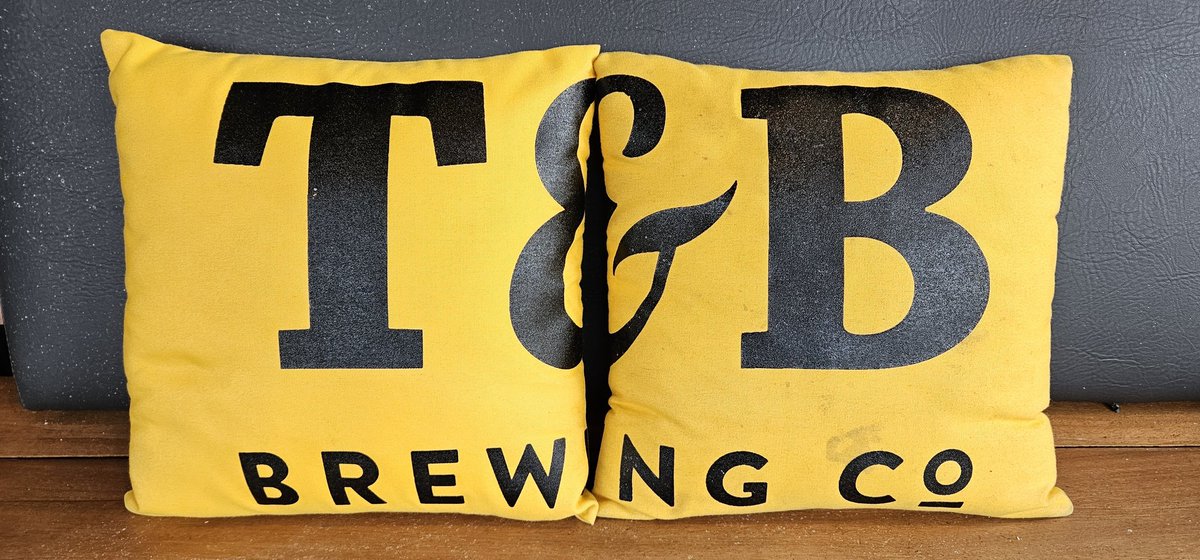 A quick meeting between clients...
I could not resist taking the picture.
<a href="/tapandbarrel/">Tap & Barrel</a>
#pickhappy