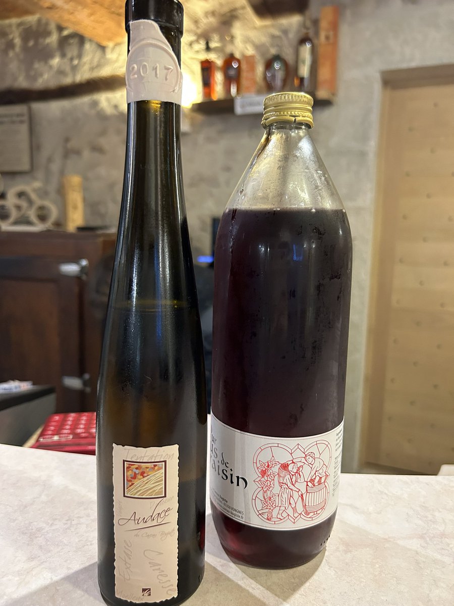 セラーを持っている日本の友人に時々ワイン送っています。今回はこちらのワイナリーから。デザートワインがめちゃくちゃ美味しかった💕このワイナリーがある村もかわいい