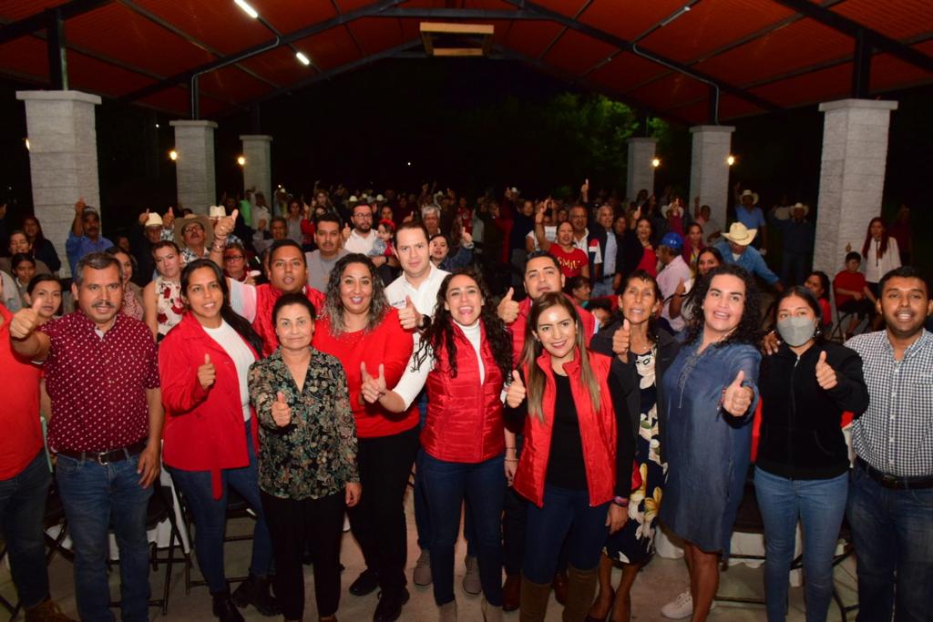 jlvillalobosg's tweet photo. Muy contento de caminar la Sierra Gorda de Querétaro con mi amiga @AbiArredondo, Presidenta del @PRIQueretaroCDE, atendiendo la indicación de nuestro Presidente @alitomorenoc de estar cerca de nuestra militancia, recorrimos Landa de Matamoros, Arroyo Seco y Jalpan de Serra. https://t.co/BCN3X6BIaC