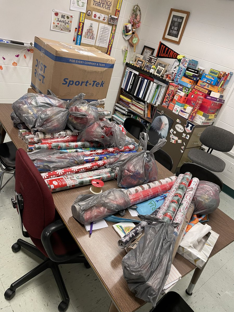 Successful community outing for EG Creates! Holiday wrapping paper and bows will be delivered soon! <a href="/lrapinchuk/">Lindsey Rapinchuk</a> <a href="/M_Pampati/">Meera Pampati</a> <a href="/CoachMelecio/">Chris Melecio</a>