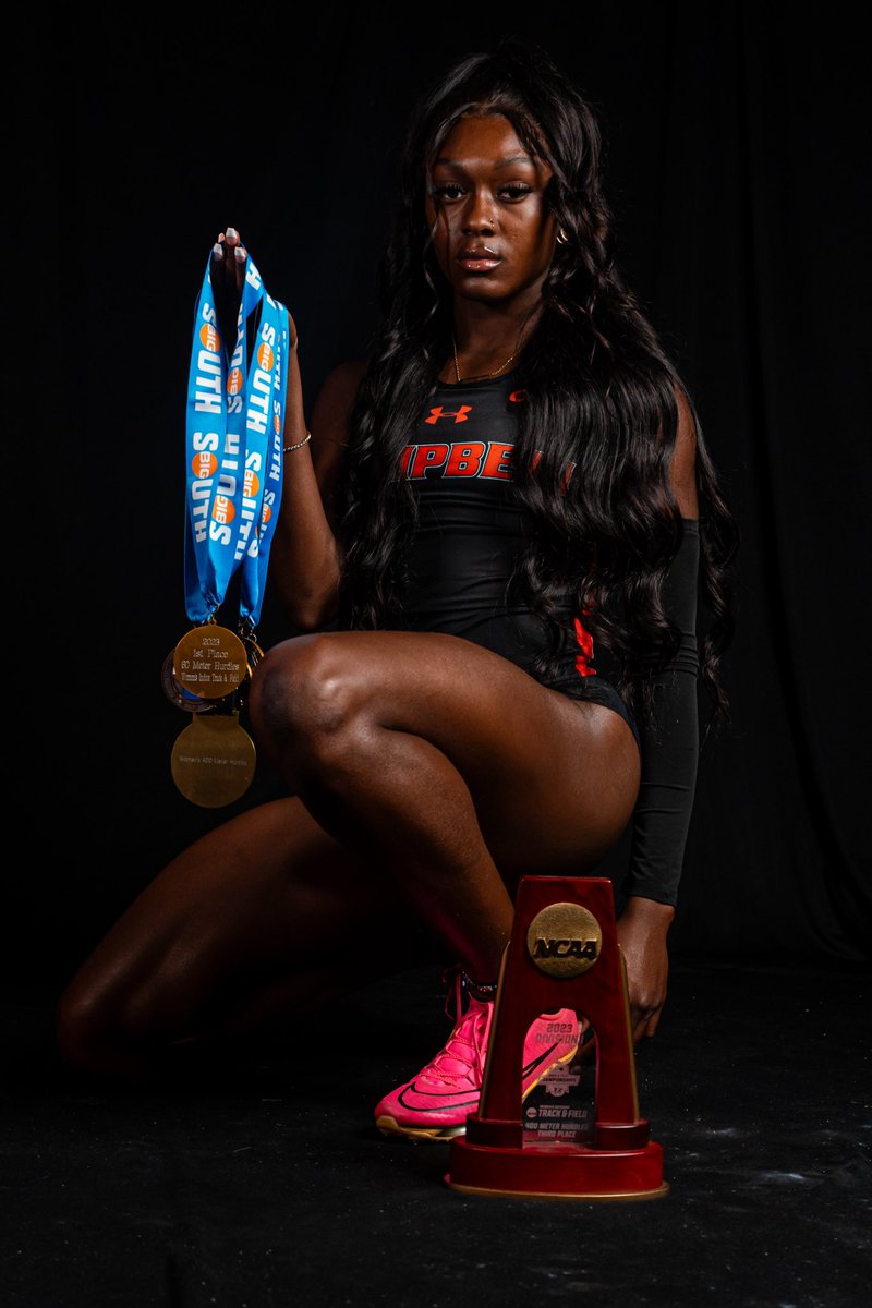GoCamelsTFXC's tweet photo. Leaked Media Day Photos 📸🤫

#FightasONE | #RollHumps https://t.co/D29cOHCAPb