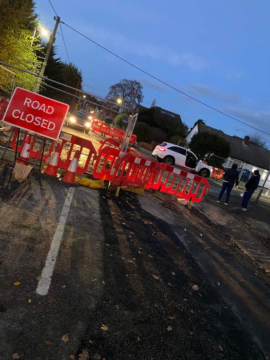 #BracknellForest As no one is answering any of your phone lines at the moment 16:45hrs, 15/11/2023, I would like to report that it appears all the advanced road closure warning signs have been removed on all approaches to the closed section of road.