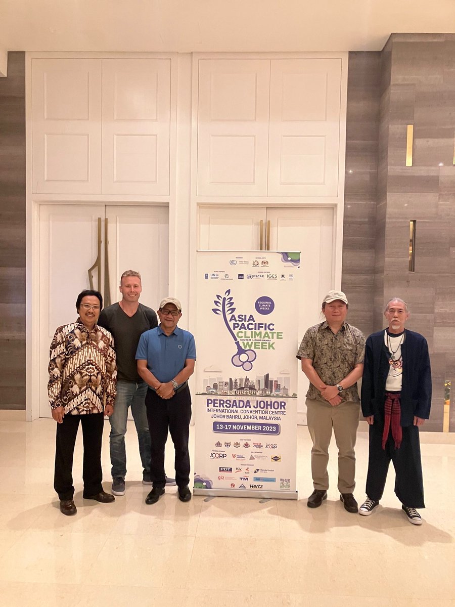 goldmanprize's tweet image. We're on the ground at Asia-Pacific Climate Week with 5️⃣ #GoldmanPrize winners:

🌏 Prigi Arisandi (Indonesia, 2011)
🌏 Julien Vincent (Australia, 2022)
🌏 Sereivathana Tuy (Cambodia, 2010)
🌏 Paul Sein Twa (Myanmar, 2020)
🌏 Niwat Roykaew (Thailand, 2022)

#ClimateWeekAP @UNFCCC