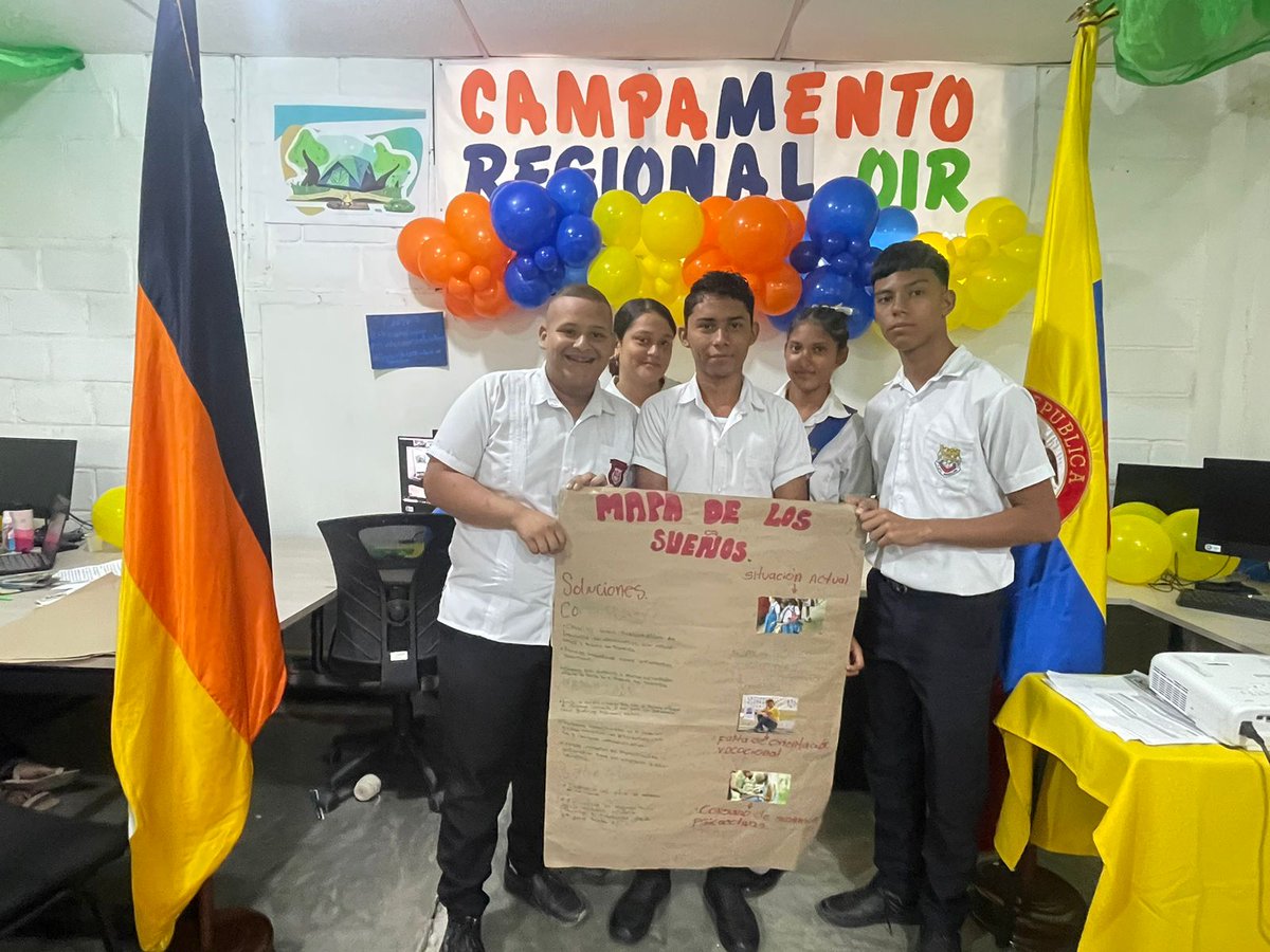 ClaudiaMolina8's tweet photo. Gobierno escolar en la Carpa 4, mapa de seños, agenda comunitaria @ElOIRdelaRegion @UNAD_zcar @danielortiz2813 https://t.co/qzBB0aKkHx
