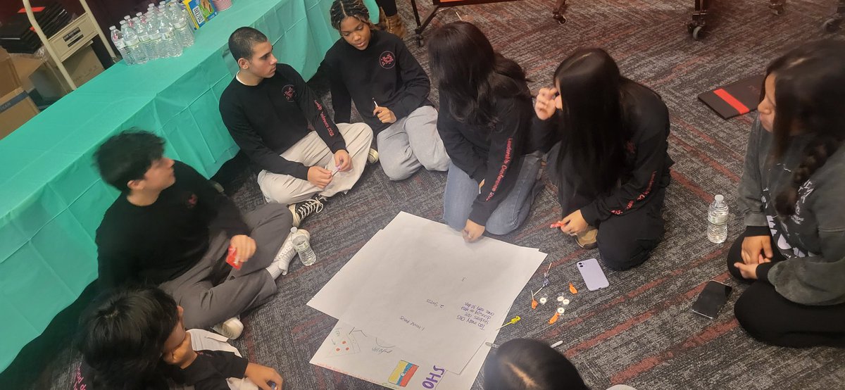 Olaculture's tweet photo. @Olaculture @OssiningSchools #Youth2Youth from #OssiningHighSchool Take part in root cause analysis on the substanve abuse problem in the community!! https://t.co/IXOrZOgR7L