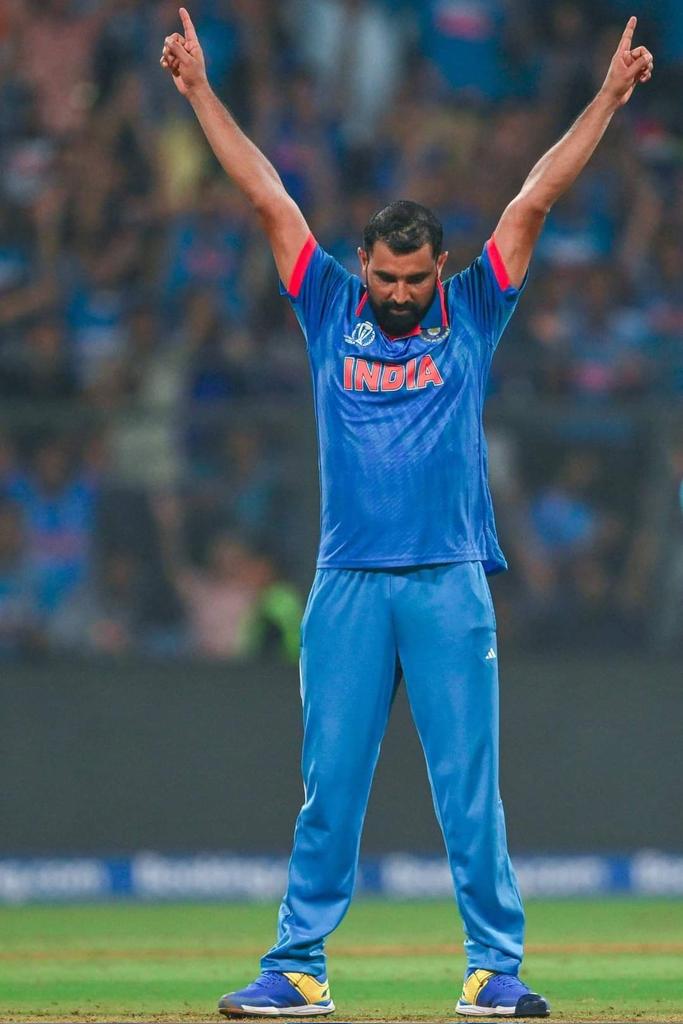 AAkhildaskt's tweet photo. ഷമി ഹീറോയാടാ
Muhammad Shami the real hero with 7 wickets in semi final.  
#shami
CONGRATULATIONS👏🏾👏🏾👏🏾
 👏🏾👏🏾 https://t.co/HRiiDZlBJz