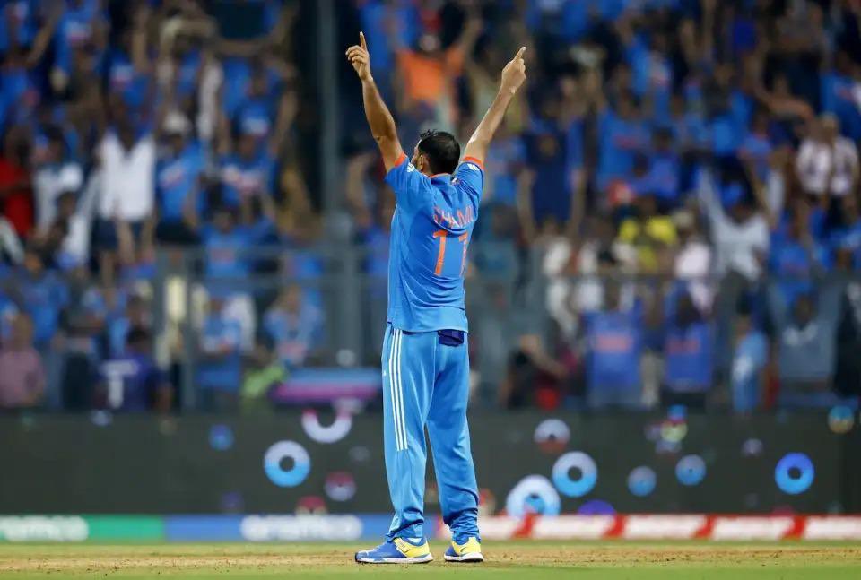 RSVipan's tweet photo. 54 Wickets in 17 matches of World Cup🥵🔥still PPL doubt he is not more valuable than Bumrah in WC. 

No offense to bumrah overall he is Great. But Shami also deserve appreciations for what he did in Worldcups. https://t.co/k8r9WWWtiH