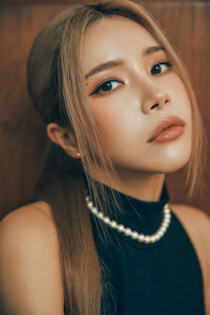 byulbaeri's tweet photo. [#솔라] 2024 SEASON’S GREETINGS

🕶 CONCEPT PHOTO 🕶

(CLEANED &amp; UPSCALED TO UHD)

#Solar #시즌그리팅 
#Agent_Solar 

🖇️ https://t.co/uKCartZEa0 https://t.co/U74eseoPb9