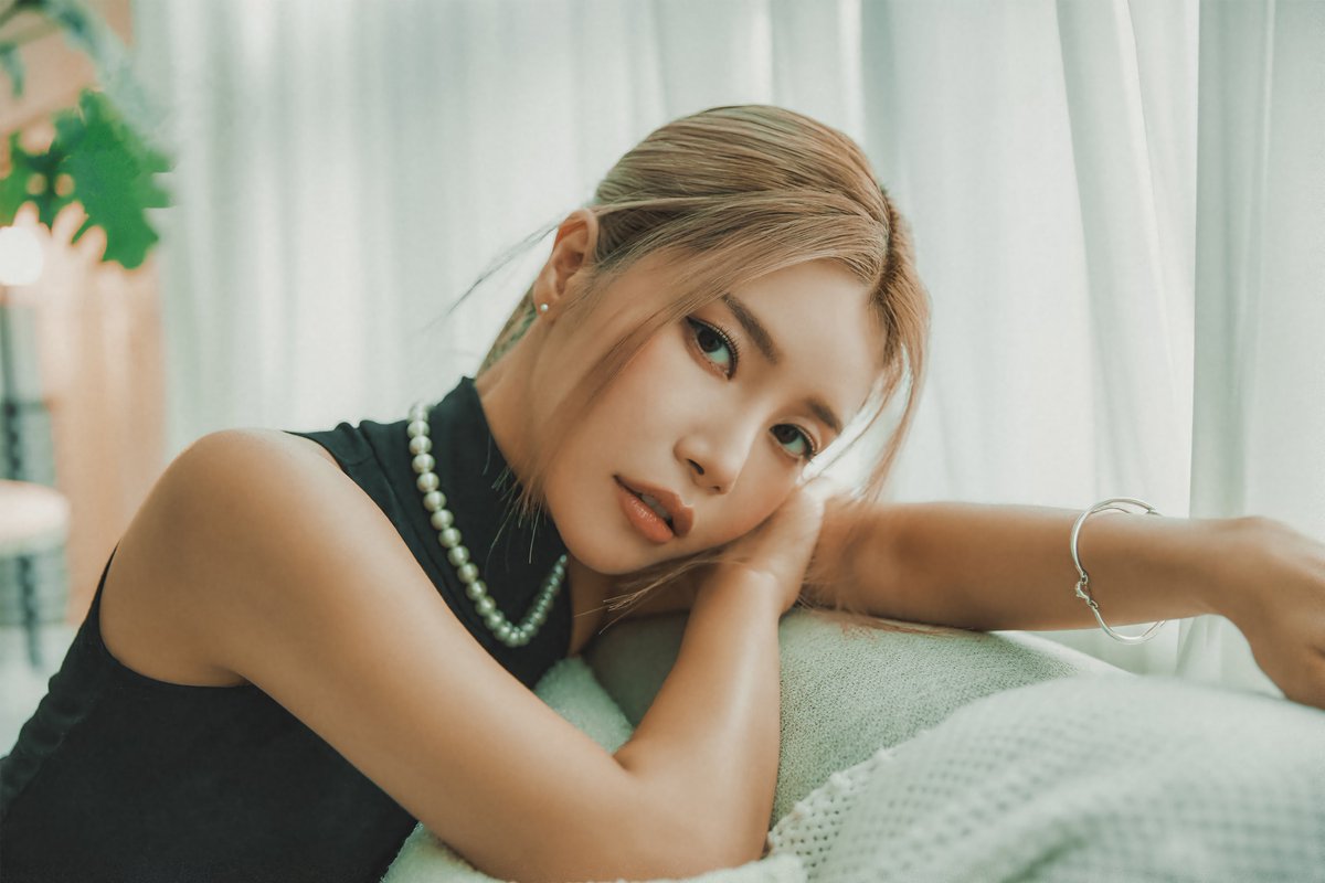 byulbaeri's tweet photo. [#솔라] 2024 SEASON’S GREETINGS

🕶 CONCEPT PHOTO 🕶

(CLEANED &amp; UPSCALED TO UHD)

#Solar #시즌그리팅 
#Agent_Solar 

🖇️ https://t.co/uKCartZEa0 https://t.co/U74eseoPb9