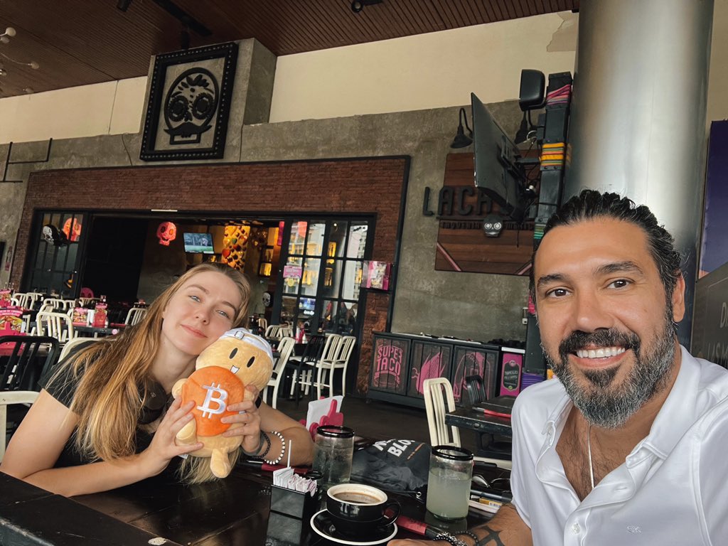 #LittleHODLer and I spent a week El Salvador-pilling @stevedabitcoin 😎 Hope we did a good job 🥹🇸🇻