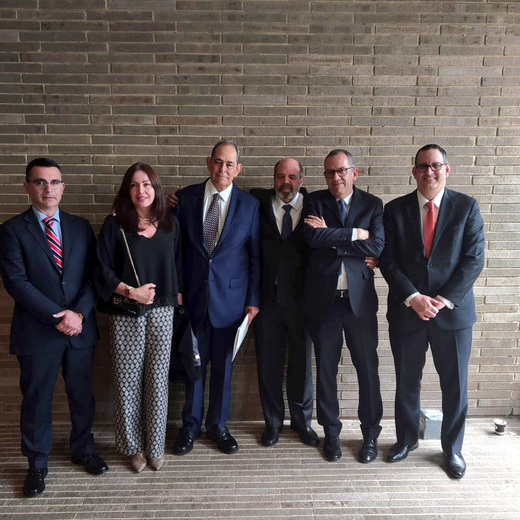 ricposadam's tweet photo. Hoy fue un día excepcional, con grandes maestros y amigos. En el doctorado honoris causa del profesor Fernando Velásquez en la @penal_sergio https://t.co/ofGF8avZEw