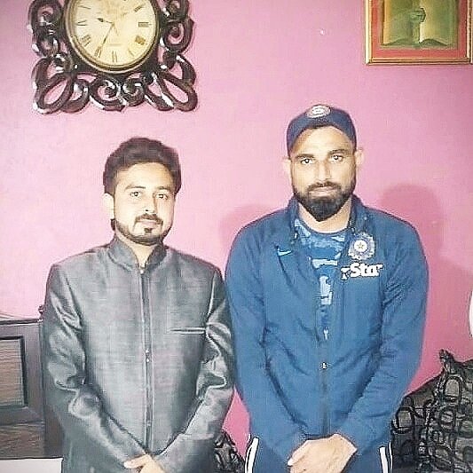 शमी भाई के आखिरी विकेट लेते ही दिल से निकला निकला नार ए तकबीर अल्लाह हू अकबर।
मेरे भाई <a href="/MdShami11/">𝕸𝖔𝖍𝖆𝖒𝖒𝖆𝖉 𝖘𝖍𝖆𝖒𝖎</a> ने इतिहास लिख दिया सेमीफाइनल में 7 विकेट लेकर, भारत की पकड़ से दूर होते मैच को भारत की तरफ कर दिया और बता दिया जिसको तुमने बाहर बैठाया था वही वर्ल्ड कप जिताएगा ।
मैं तो कहता हूं कि