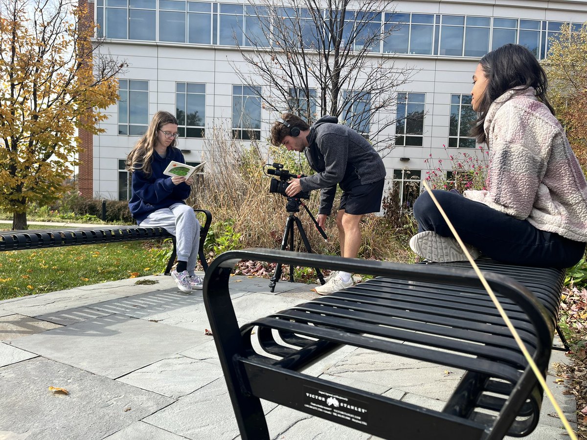 AlannaKopania's tweet photo. In @merrillcollege News Videography 🎥 we have 3 weeks of video skills bootcamps before final projects. Today, it’s storytime! We are practicing action/reaction, using wireless microphones, super tight shots &amp; working the 180 degree angle #j262a https://t.co/WYLaWA5Dvd