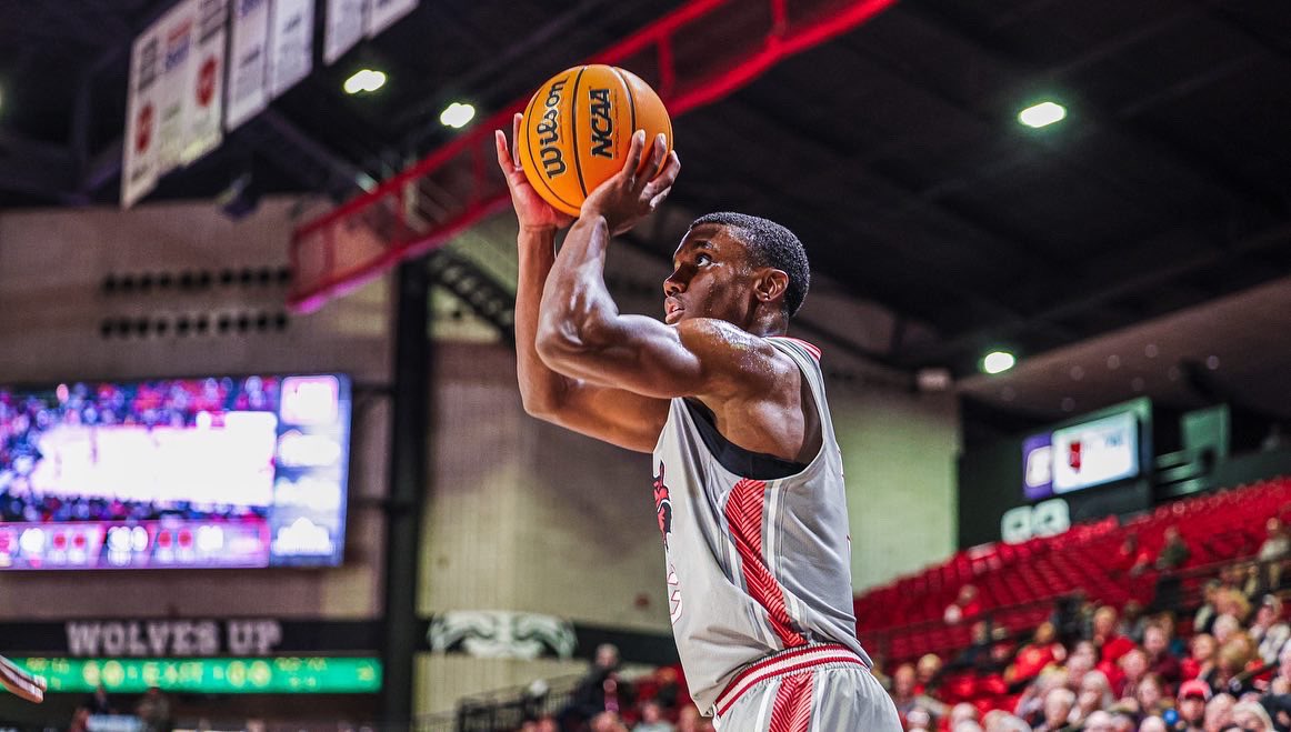 AStateMB's tweet photo. It was a good night to be a Red Wolf🐺

#GTTL | #WolvesUp https://t.co/5gC77UfMeb