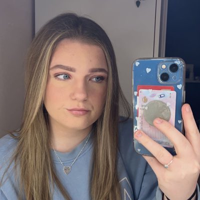 chloscfc's tweet photo. Yes, I am always this grumpy #NewProfilePic https://t.co/HEXWxRkaZz