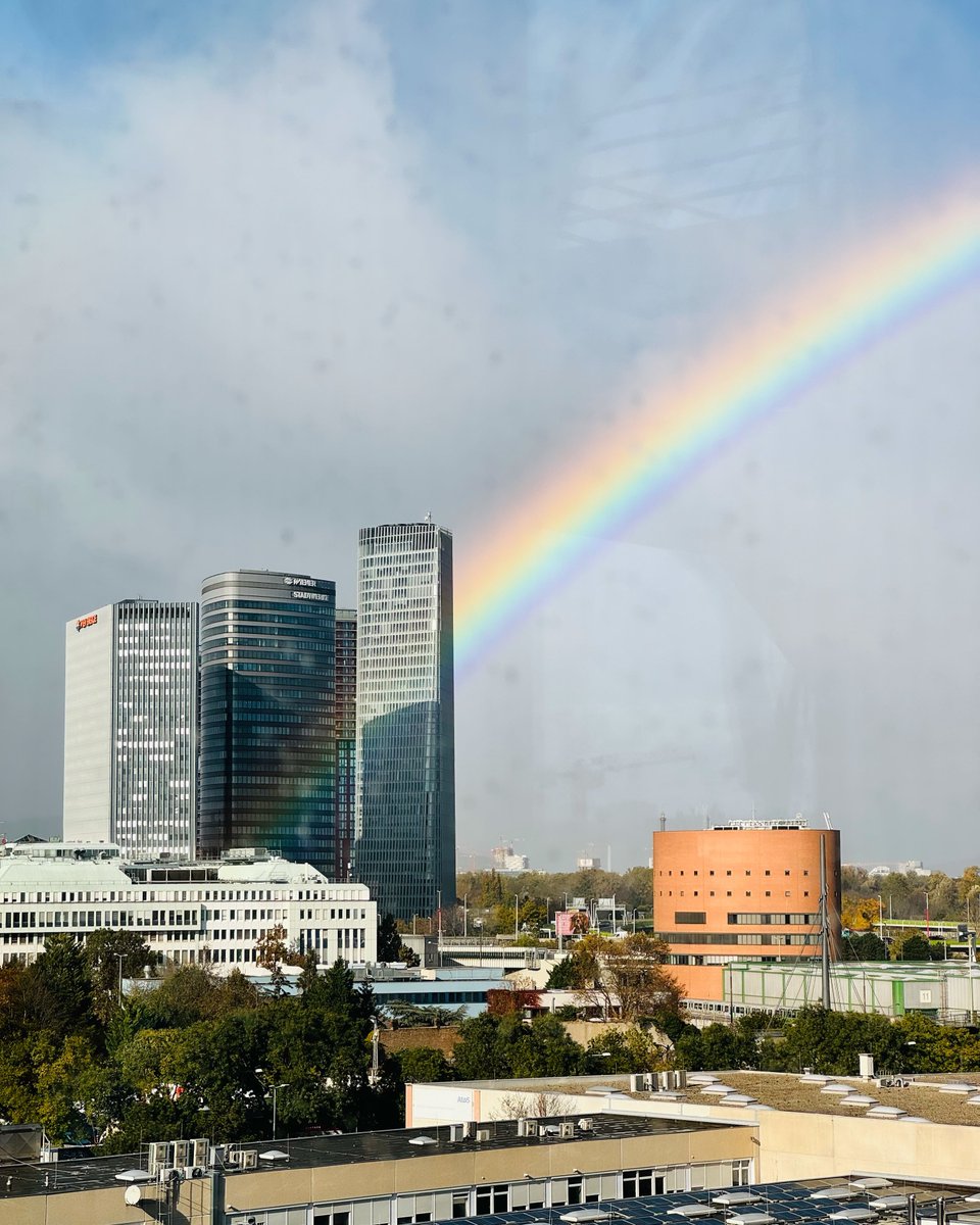 mkroess's tweet photo. Das Gold am Ende des Regenbogens liegt bei den Wiener Stadtwerken. https://t.co/SCNgl22xbG