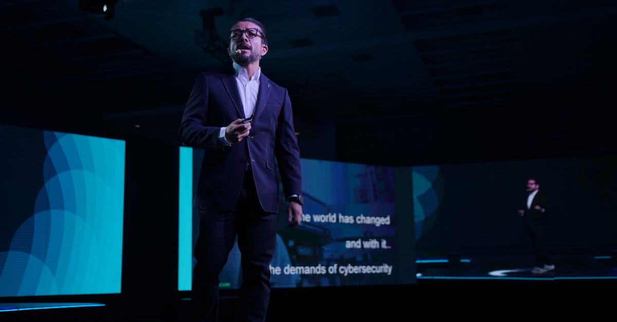 🎉 ¡Bienvenido Yair Lelis, Cybersecurity Regional Sales Leader en Cisco, al Partner Forum de Cisco Engage! Tema: seguridad. 💻 #CiscoEngage #PoweredbyHumans