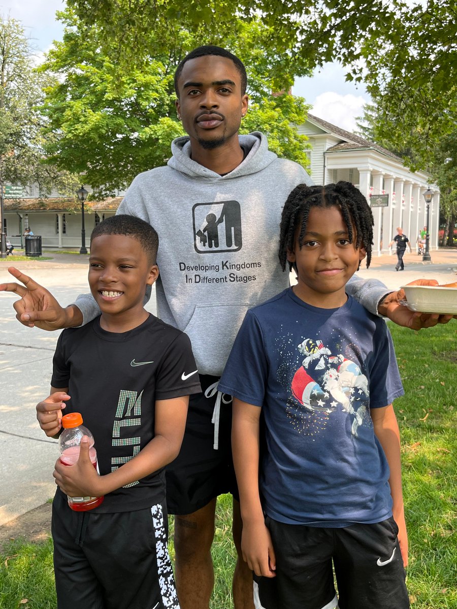 Developing_KIDS's tweet photo. Fostering strong bonds with our participants is key. We prioritize creating a safe and supportive environment where everyone feels seen and heard. 😄
#TheVillage #empoweryouth #developingkids #youthdevelopment https://t.co/Rs5iAotMtz