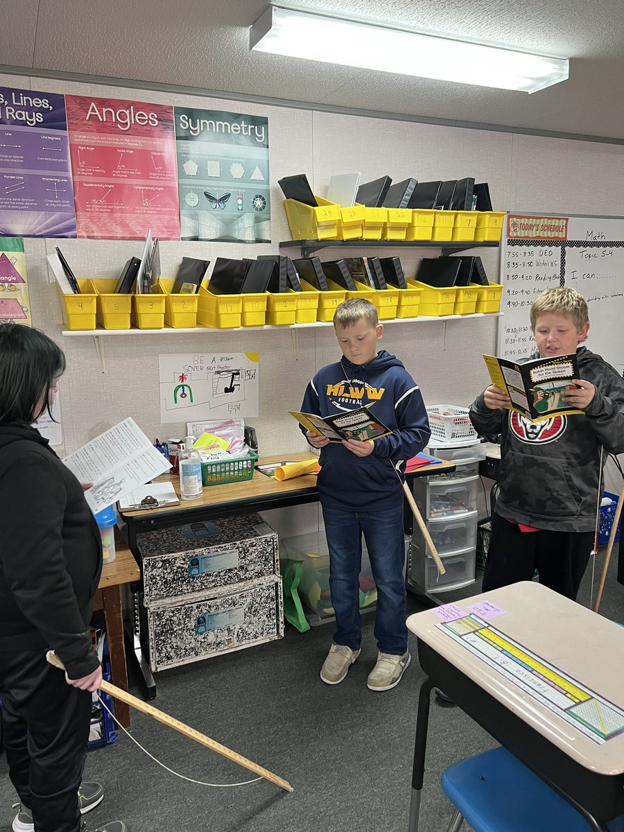 mr_goudy's tweet photo. In reading block we are practicing for our performance of “How Robin Hood Shot for the Queen”

#hlwwproud
#hlwwlakers
#4thgradelife https://t.co/Z6aKbRLp7k