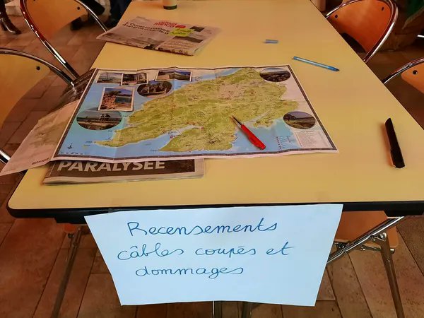 nblanzat's tweet photo. ⚡ Avant, pendant, après

🌪 "Au cœur de la tempête Ciaran"

📱📻 @Francebleubzh propose trois documents exceptionnels, compilés par @bapschweitzer, pour revivre les événements d'il y a deux semaines grâce à vos témoignages, nos émissions et reportages

➡ https://t.co/wHCBxU7tbC https://t.co/45C7ogQwEL
