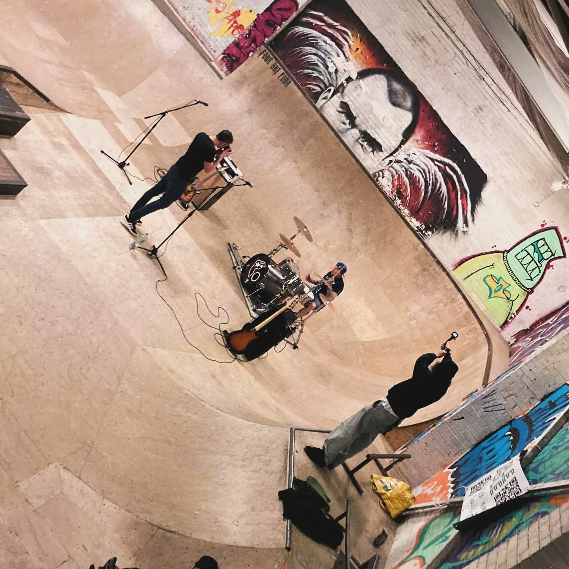 project_revise's tweet photo. MUSIC VIDEO FOR 'TAKE THE WORLD' TODAY AT 6PM GMT / 1PM EST / 10AM PST. Head over to our YouTube shortly. 👊👊
https://t.co/4Ua3NaF1es

#skatepark #skateboarding #punkrock #poppunk #musicvideos #skatepunk #skatevideo #rampsskatepark https://t.co/uO33RU9lcy