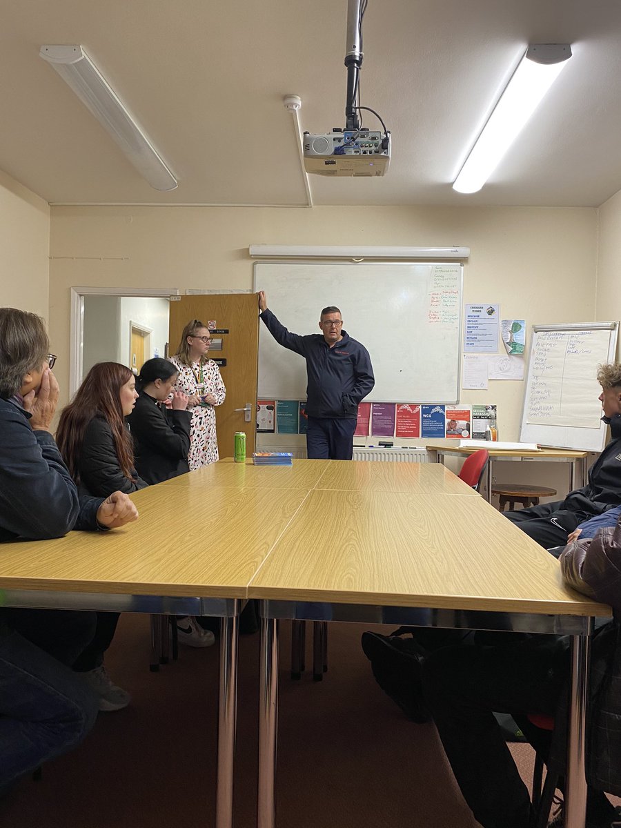 WarwickshireHo1's tweet photo. Tonight we are at Nuneaton Fire Station.
So important being fire safe and knowing what to do in an emergency! 🚨 🧑🚒🔥💦
#FireSafety #warwickshirehouseproject
#activelearning
#dial999
@Child_Warks @WarksFireRescue @Warwickshire_CC @TheNationalHP @Kelly_NHP @MattSmi52866719 https://t.co/eiFIwinPAh