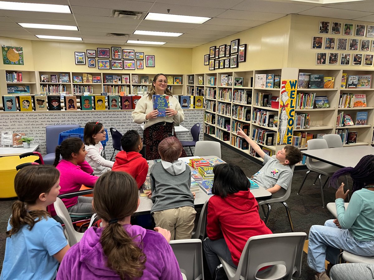 Bviewlibrary's tweet photo. Our Worthington Public Librarians have been book talking with classes this week. We’ve made some great reading matches! Thank you @worthingtonlib #ItsWorthIt #ProudToBeABear https://t.co/O8OWaLleUs