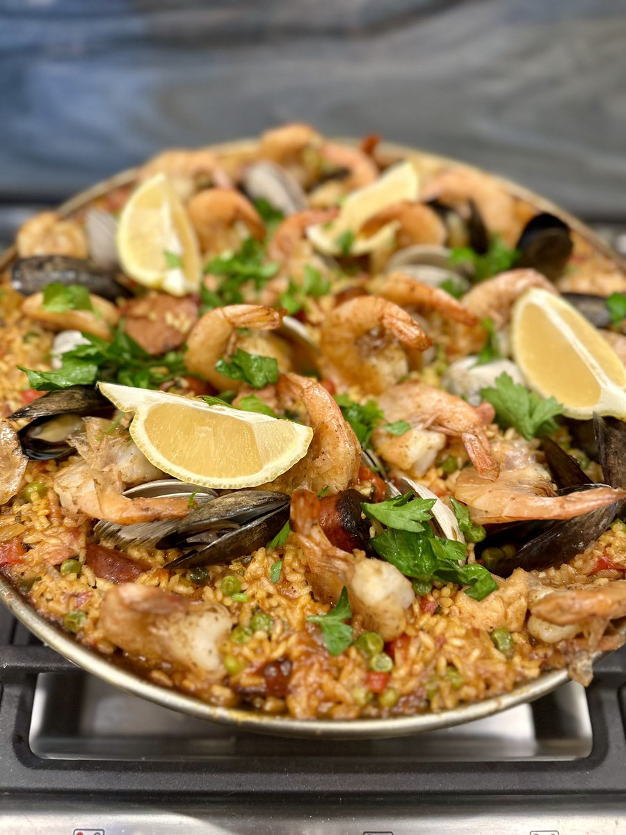 Cmac_Cooks's tweet image. Paella on the @BigGreenEgg doesn’t suck. 🥘
