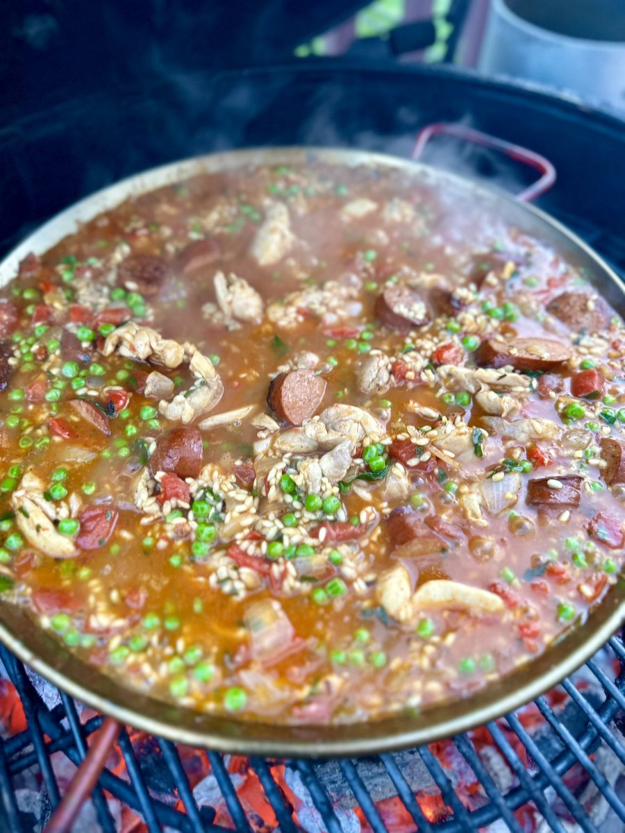Cmac_Cooks's tweet image. Paella on the @BigGreenEgg doesn’t suck. 🥘