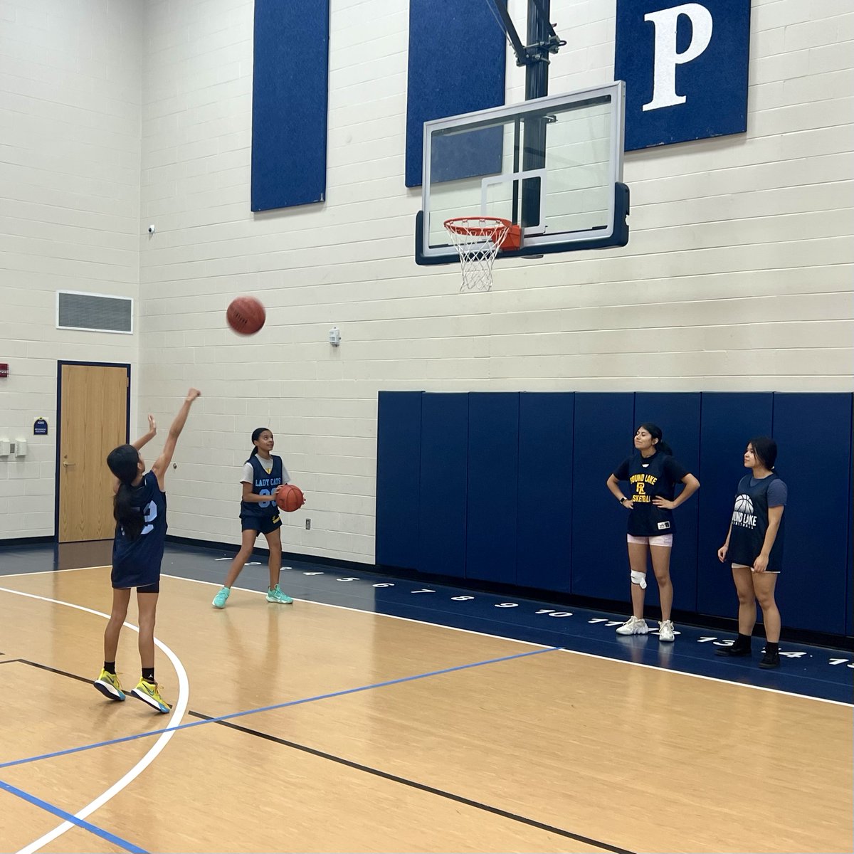 ROUNDLAKEMIDDLE's tweet photo. Last week the Seventh Grade Girls Basketball Team was invited to practice with the RLHS JV and Varsity Teams! Thank you for having us!
#RLMSPride #RLMSWildcats116 https://t.co/eRbInW5eeB