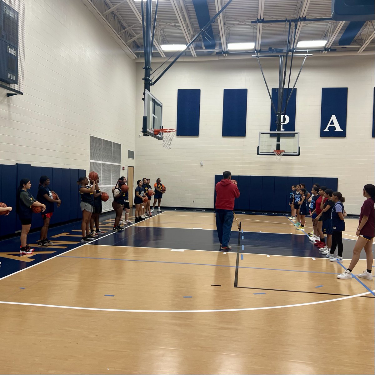 ROUNDLAKEMIDDLE's tweet photo. Last week the Seventh Grade Girls Basketball Team was invited to practice with the RLHS JV and Varsity Teams! Thank you for having us!
#RLMSPride #RLMSWildcats116 https://t.co/eRbInW5eeB