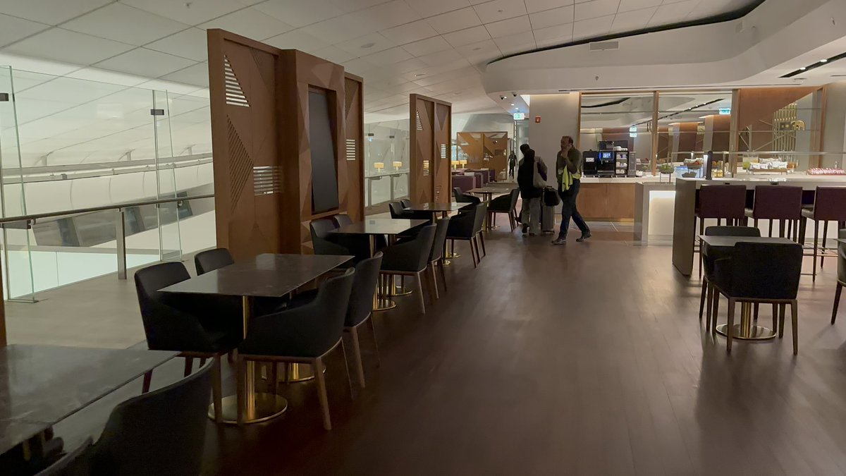 boby_382's tweet photo. Le tout nouveau #lounge de @etihad à #AUH #businessclass terminal A https://t.co/AM17mqLbRJ