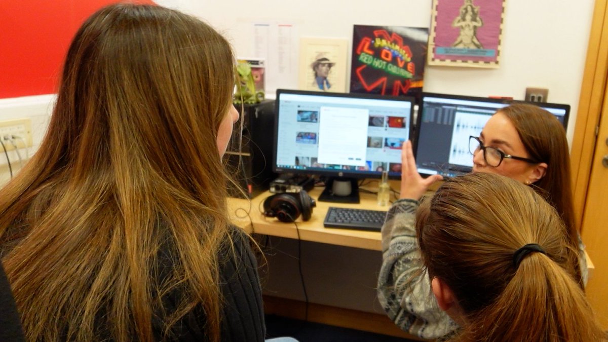 beat102103's tweet photo. Day 3 of #TYMediaWeek has been all about interviews and editing audio! Our students are working hard putting together their end of week packages

@LearningWaves @CNaM_ie https://t.co/HgYuTCofLq