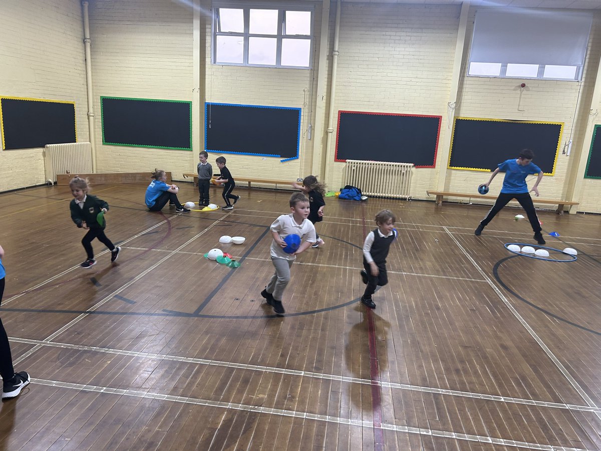 P1 afterschool club was back on today at <a href="/GirvanPrimary/">Girvan Primary</a> delivered by Active Schools coaching academy pupils from <a href="/girvanacademy/">Girvan Academy</a> 🎽🤩 #participate #leadership <a href="/GirvanAcadPE/">girvanpe</a>