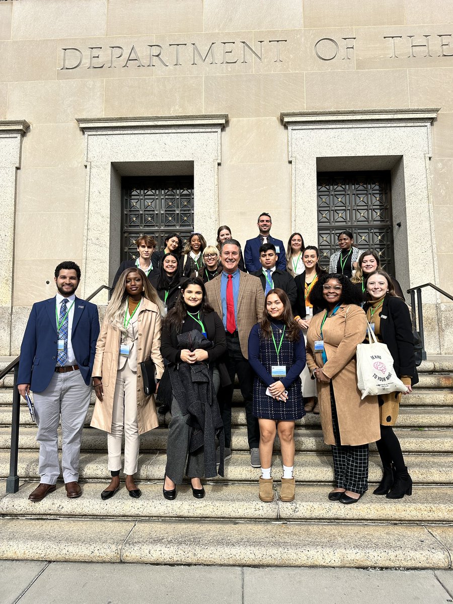 Students got the opportunity to meet with Rene Garcia, Miami-Dade Commissioner. Rene Garcia is a #FIUAlumnus that is dedicated to restoring the Florida Everglades as well as the South Florida Ecosystem Restoration Task Force. @FIUalumni