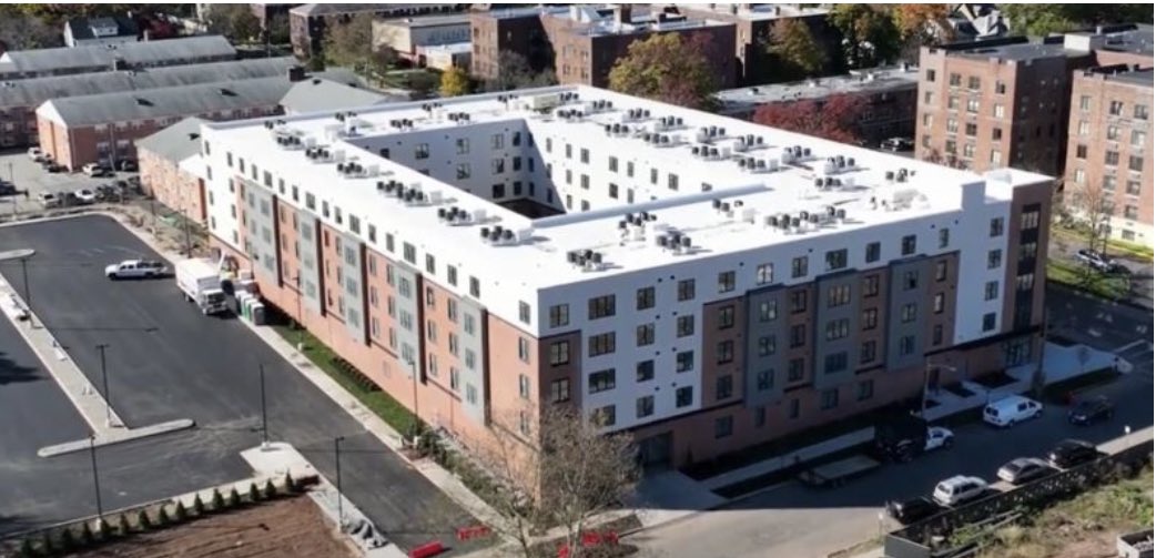 JerryJosephcre's tweet photo. PEEK Properties debuts 138-unit rental property near Orange’s Highland Station https://t.co/apSE4VSMTh https://t.co/wBGD0qGBNl