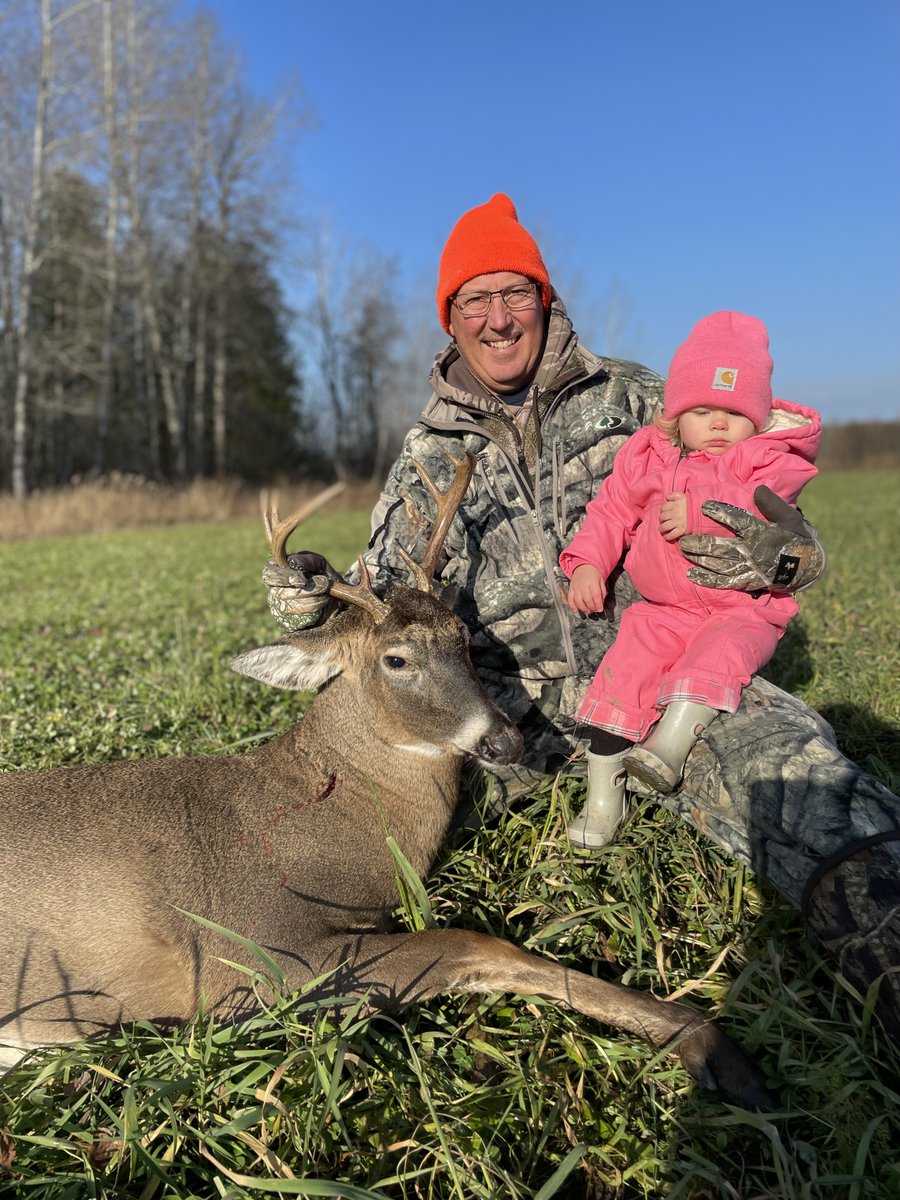 mspnorthernmi's tweet photo. The MSP 7th District "Virtual Buck Pole" contest for all MSP employees in northern Michigan is officially underway.  Today's submission is from Sgt. Bates of the MSP Houghton Lake Post and his granddaughter. https://t.co/Pn3p9ZBoBn
