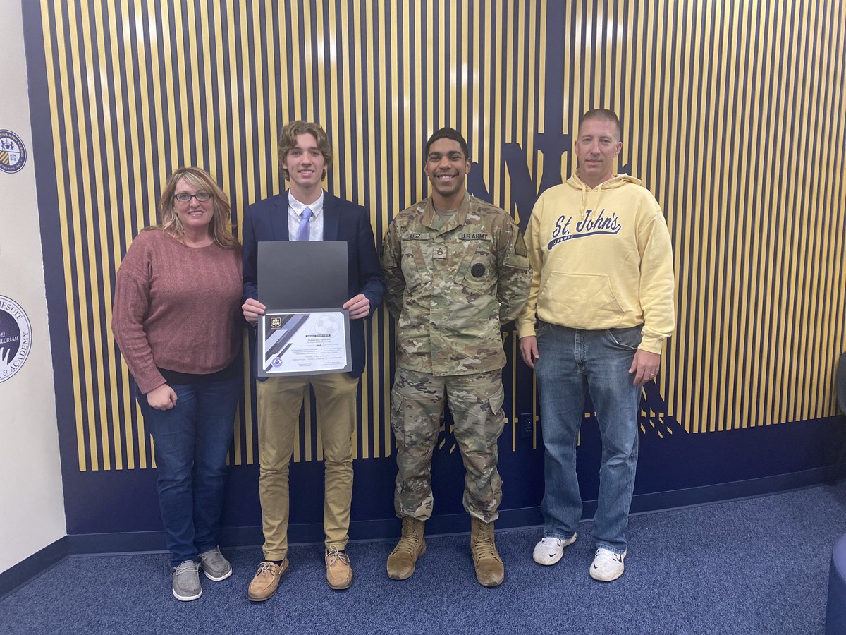Congratulations to Ben Zetocha ‘24, recognized as a nominee for the Ohio National Guard Leadership Award. #MenForOthers