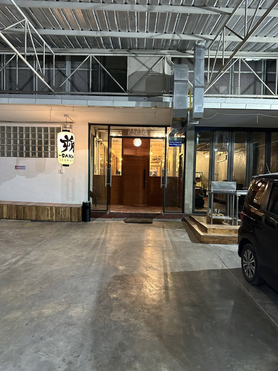 sakippo_sakisan's tweet photo. 11月10日オープンの朔さん。
今やバンコクを代表するお店となった照。その福岡本店のベースを築き上げた方がエカマイに立ち上げたお店。
メニューは照を彷彿とさせながら、朔ならではの工夫を施した品々。
店の雰囲気もよく、贔屓目なしに美味かったです😳
ご馳走様でした。

https://t.co/xz2guFylr2 https://t.co/g8lzAuEfwl