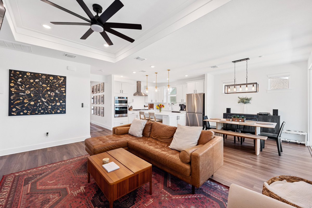 LocEdit's tweet photo. We are real estate photo editors with many years of experience.  Resolution time is within 8-12 hours.  Free editing of 3-5 test images
  We work every day.  If you're looking for a team of real estate editors, message or contact me!
  My Gmail: locphotoediting@gmail.com https://t.co/Gz77SAPqhn