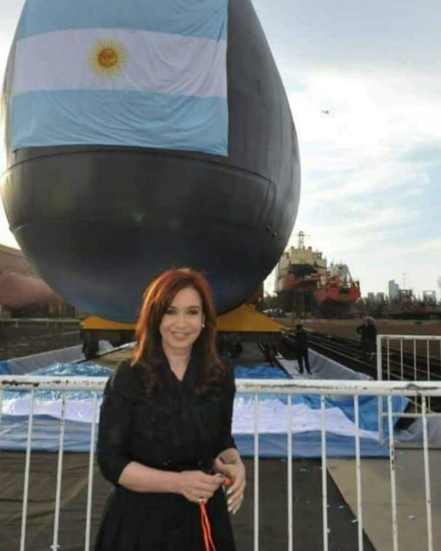 Luis_MCMLXVII's tweet photo. Acá tenés a la única responsable del hundimiento de “ARA San Juan”
Se robaron todo el dinero del mantenimiento, haciéndolo en un Todo x 2 Pesos. 
#Memoria “Pato al agua” 
#NuncaMás un gobierno K
#ARASanJuan https://t.co/QJRjwPHePB