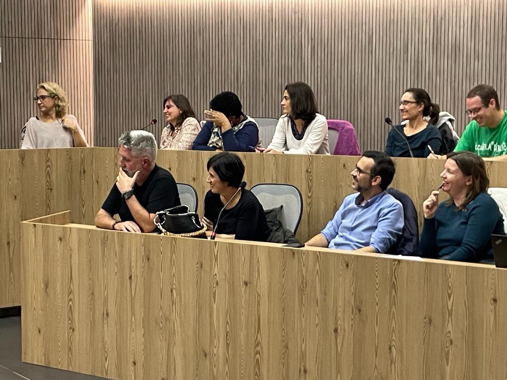 Está tarde he podido conocer y compartir con las AMPAS, de de todos los Colegios e Institutos del distrito de <a href="/JMDFuencarral/">Distrito de Fuencarral-El Pardo</a>, sus necesidades y preocupaciones. Anotadas sus necesidades, y desde ya trabando por sus objetivos. 
Gracias por vuestro tiempo.