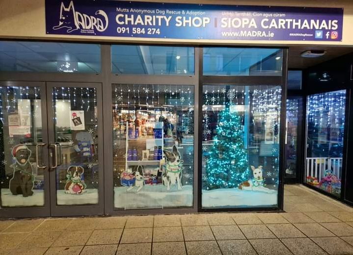 ☃️ WOW ☃️

Our #Christmas shop front looks beautiful 🥰

Visit in #Moycullen, bring your #dog too!

You can get your 2024 wall or desk calendar, gifts for family &amp; so much more ❤️

Online madra.ie/online-store/
#AdoptDontShop #Rescue #Galway #giftidea #gifts